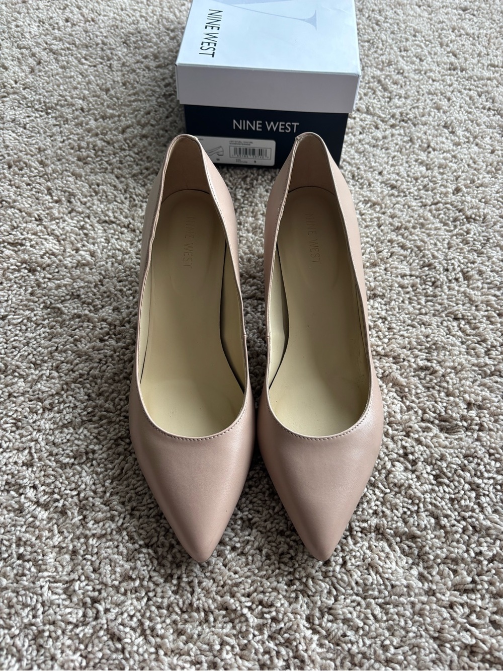 Nine West Issa pumps / nude